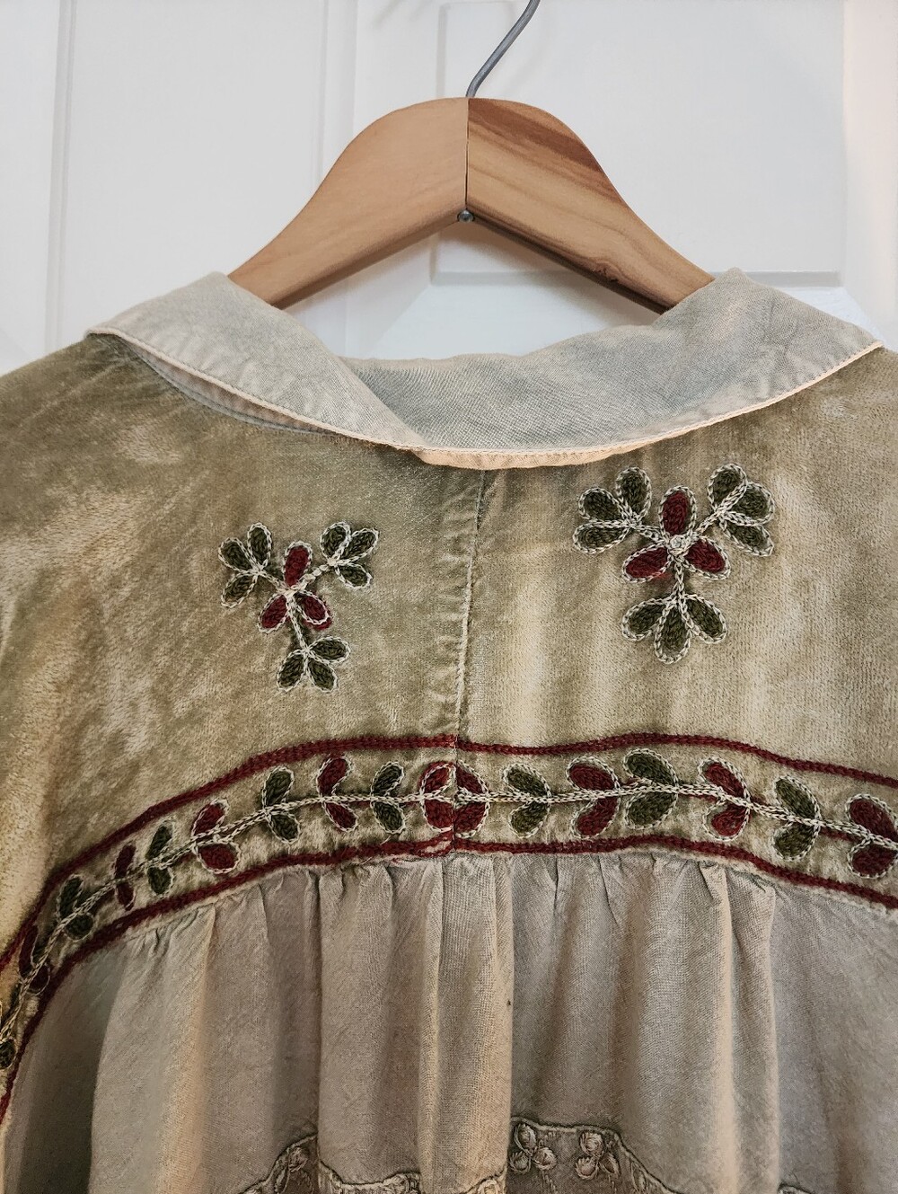 Young Threads Poet Blouse Top Embroidered Floral Velvet Size Xl Olive Bohemian - Picture 6 of 16